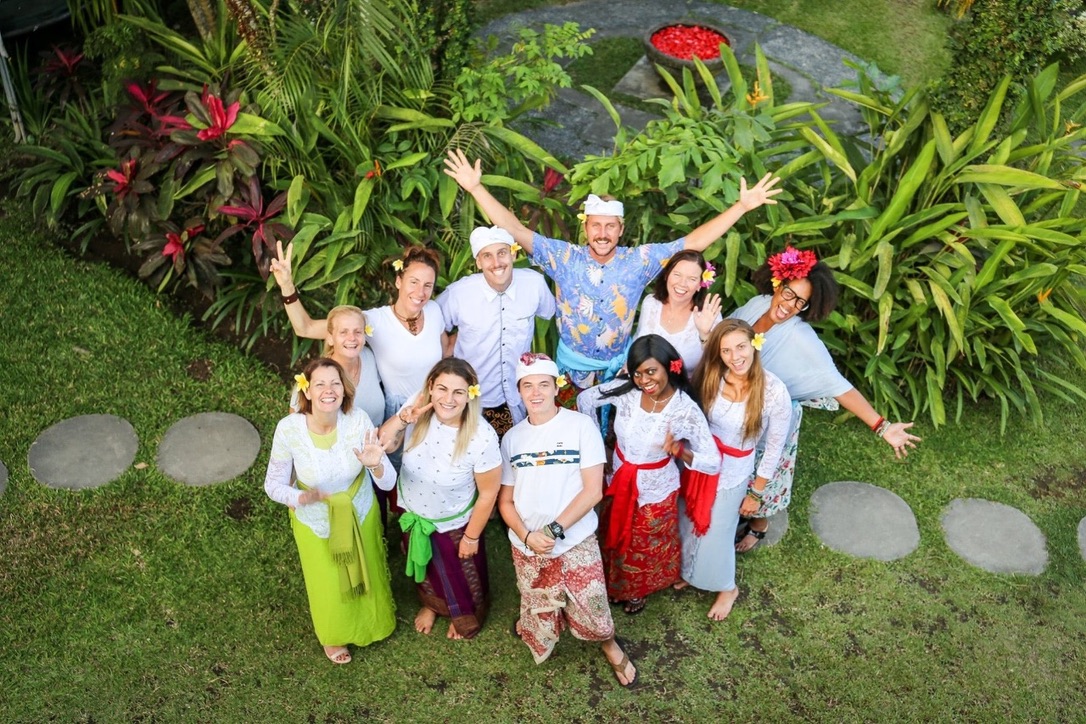 Guests in white kebaya, Balinese ceremony in the garden